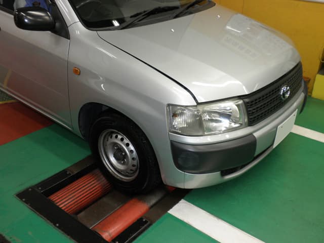 シルバーの車