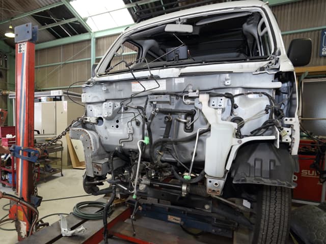 自動車の整備をしているイメージ